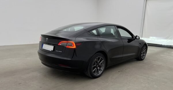 Tesla Model 3 Long Range AWD - Image 4