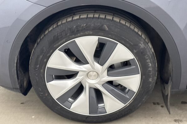 Tesla Model Y Longe Range - Image 10