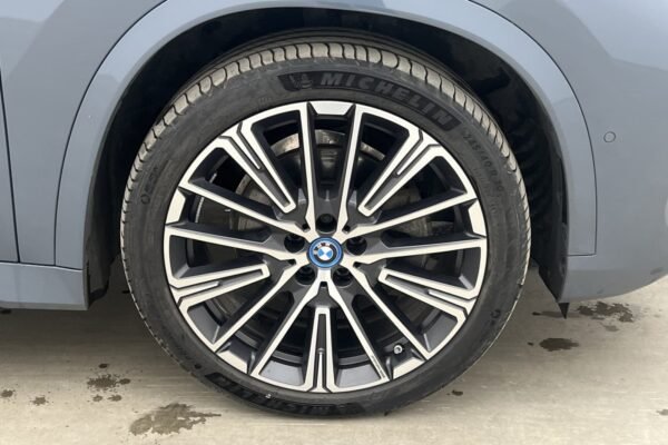 BMW iX1 xDrive30 - Image 14