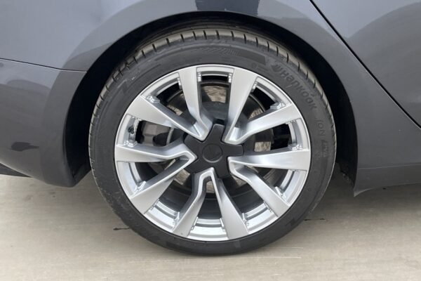 Tesla Model 3 Long Range AWD - Image 10