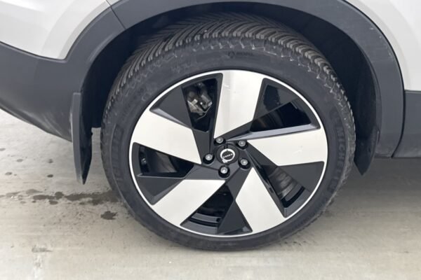 Volvo XC40 Recharge Twin Plus AWD - Image 13