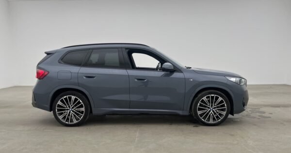 BMW iX1 xDrive30 - Image 9