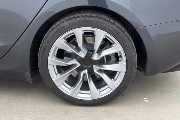 Tesla Model 3 Long Range AWD - Image 9