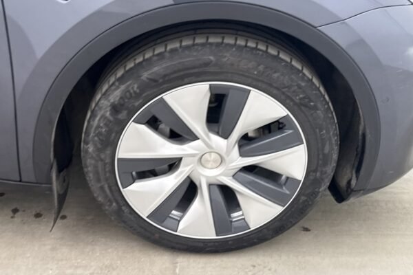 Tesla Model Y Longe Range - Image 12