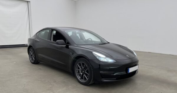 Tesla Model 3 Long Range AWD - Image 2