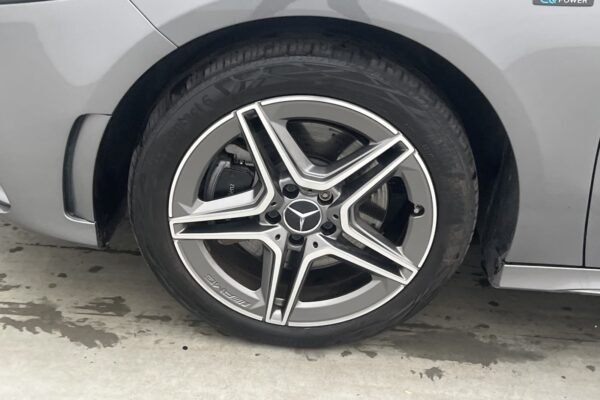 Mercedes-Benz A 250e AMG Sport Line - Image 13