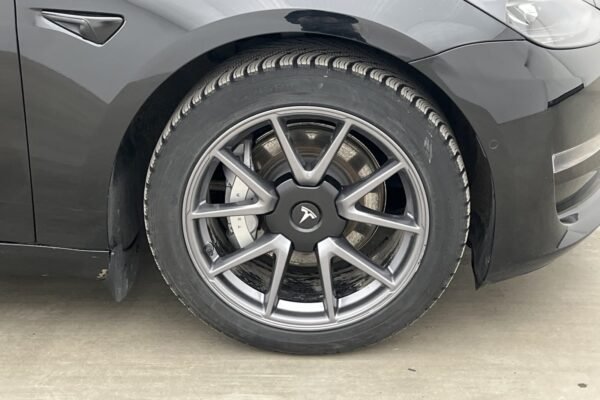 Tesla Model 3 Long Range AWD - Image 12