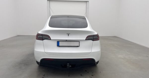Tesla Model Y Standard Range - Image 5