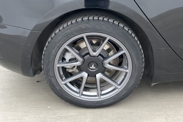 Tesla Model 3 Long Range AWD - Image 13